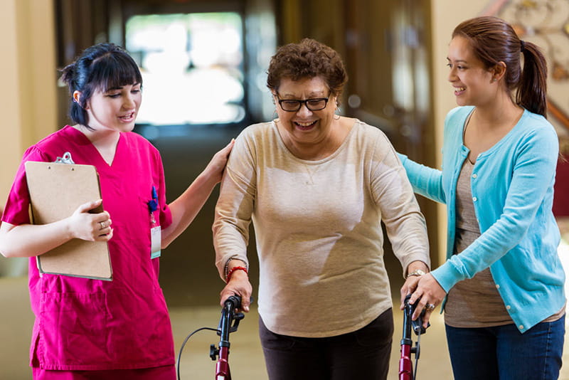 mujer en rehabilitación