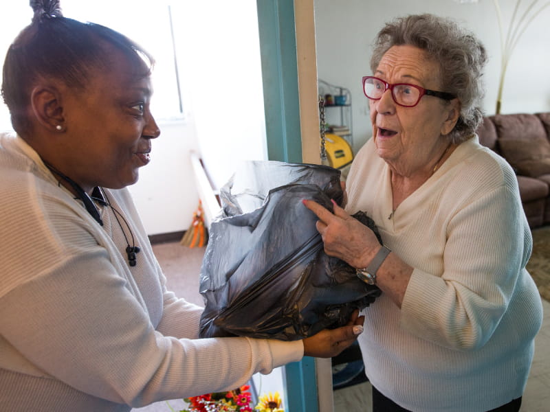 Volunteer distributes food