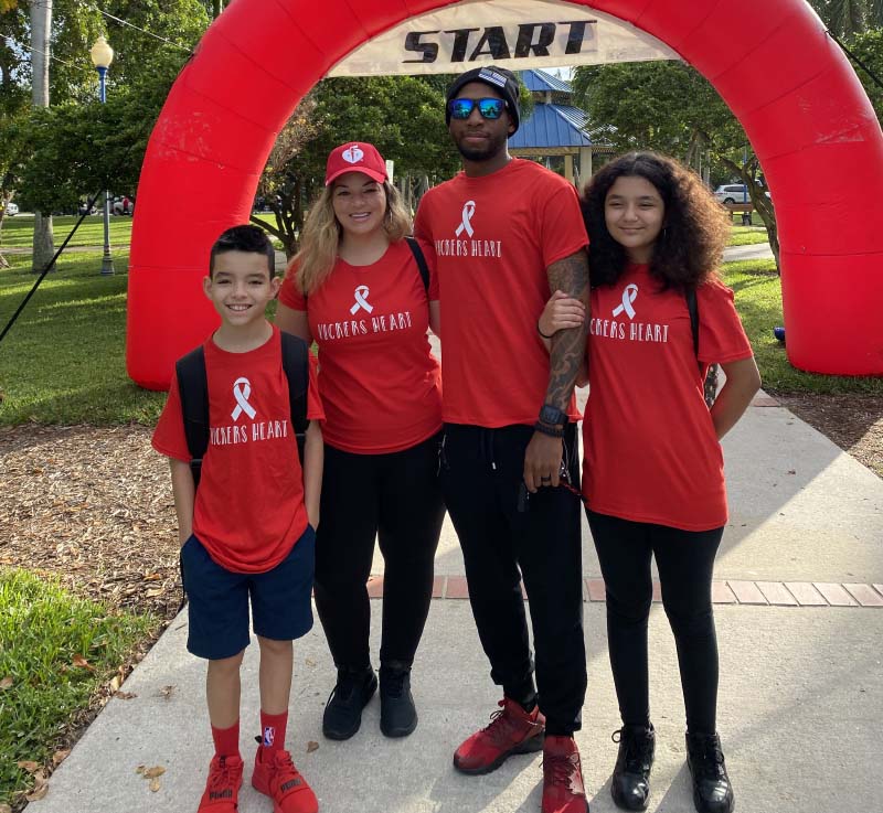 Yanela Vickers con su esposo, Horace, y sus hijos, Raidel Pino Jr. y Leah Arianna Pino, en la caminata Palm Beach County Heart Walk en 2021. (Foto cortesía de Yanela Vickers)
