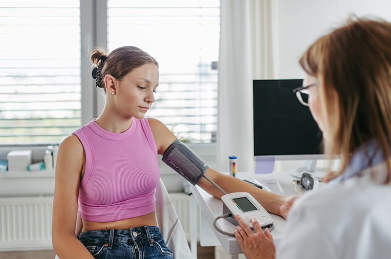 Nearly 1 in 4 young U.S. adults have high blood pressure, but increasing social services could help