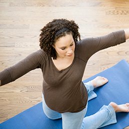 pregnant woman does yoga pregnant woman does yoga
